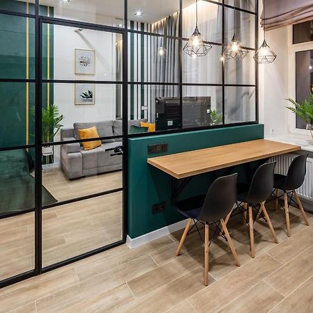 Emerald Lux Apartment. Livein利沃夫 外观 照片