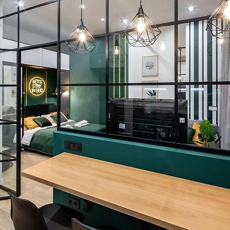 Emerald Lux Apartment. Livein利沃夫 外观 照片