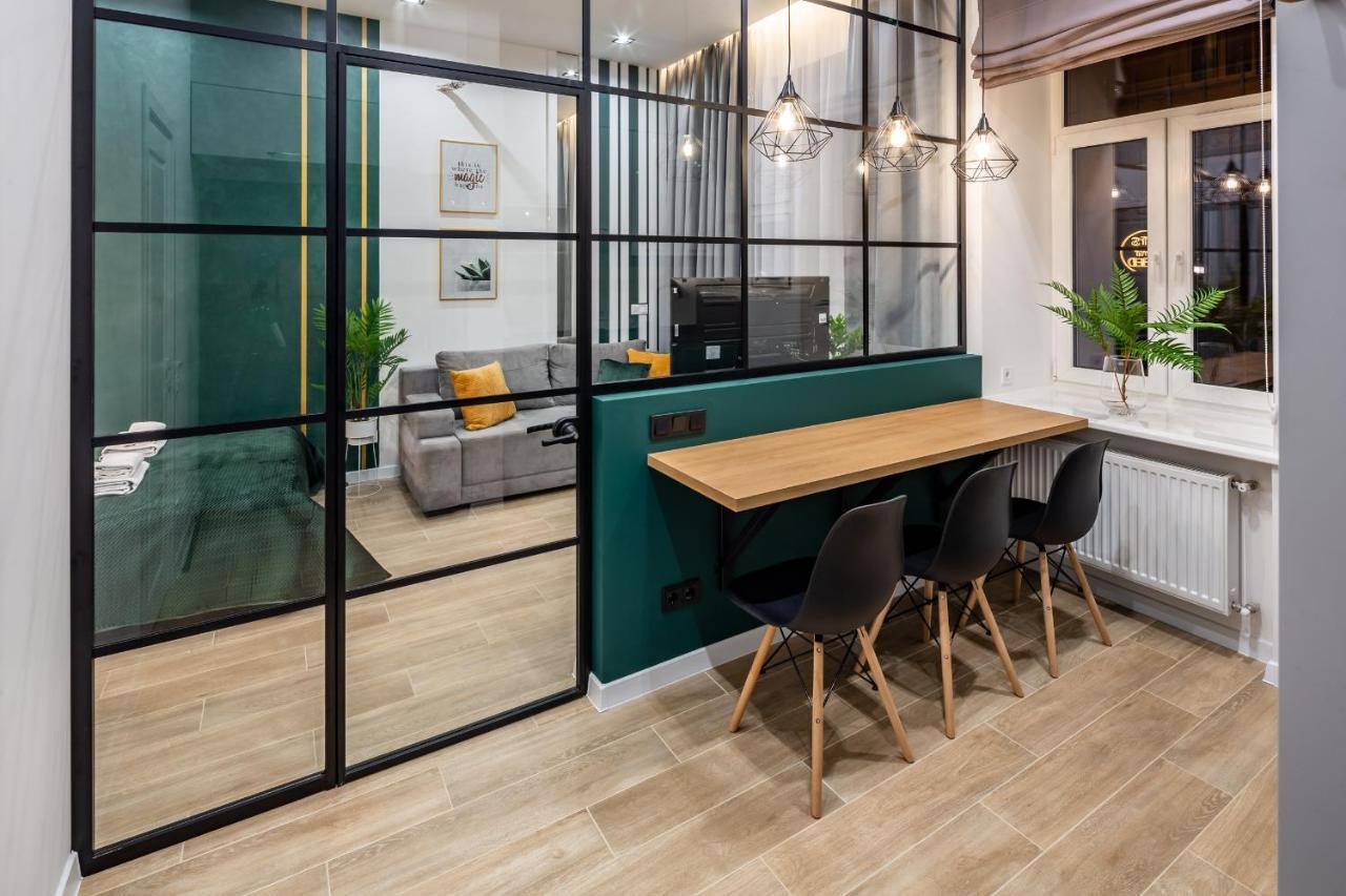 Emerald Lux Apartment. Livein利沃夫 外观 照片